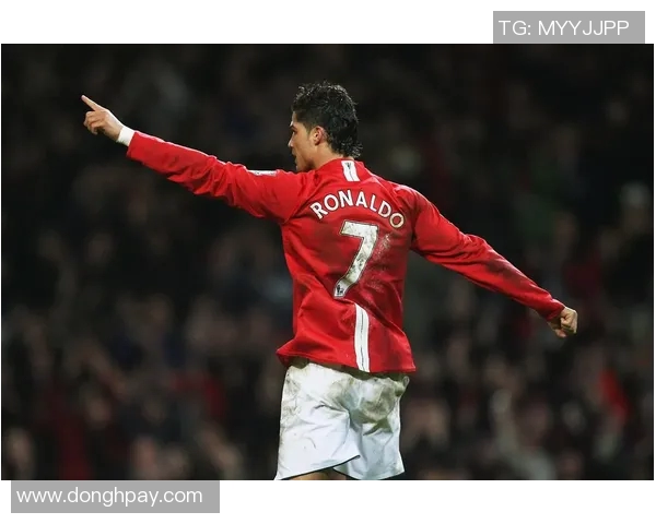 C罗在2008年曼联对阵朴茨茅斯的精彩表现与历史意义回顾